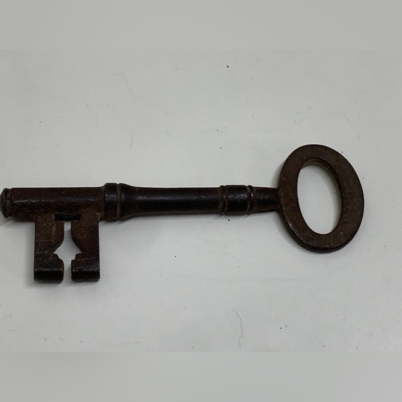 Vintage 1800s 19th Century Antique Solid Barrel Hand Wrought Iron Skeleton Key - Picture 12 of 16